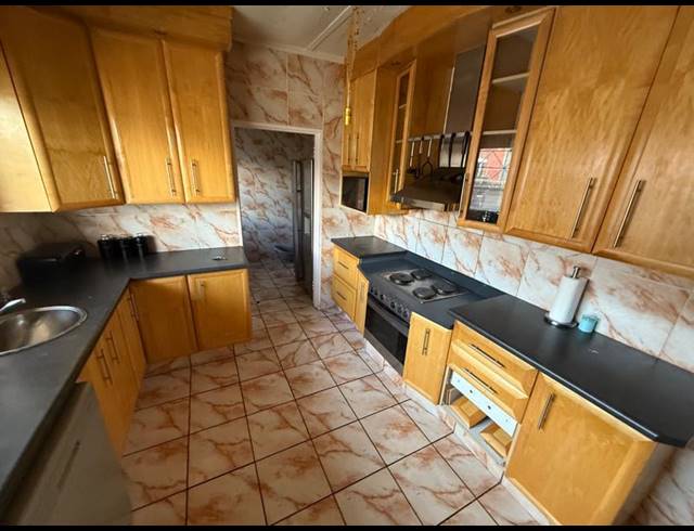 3 BEDROOM HOUSE FOR SALE IN VANDERBIJLPARK CE 3